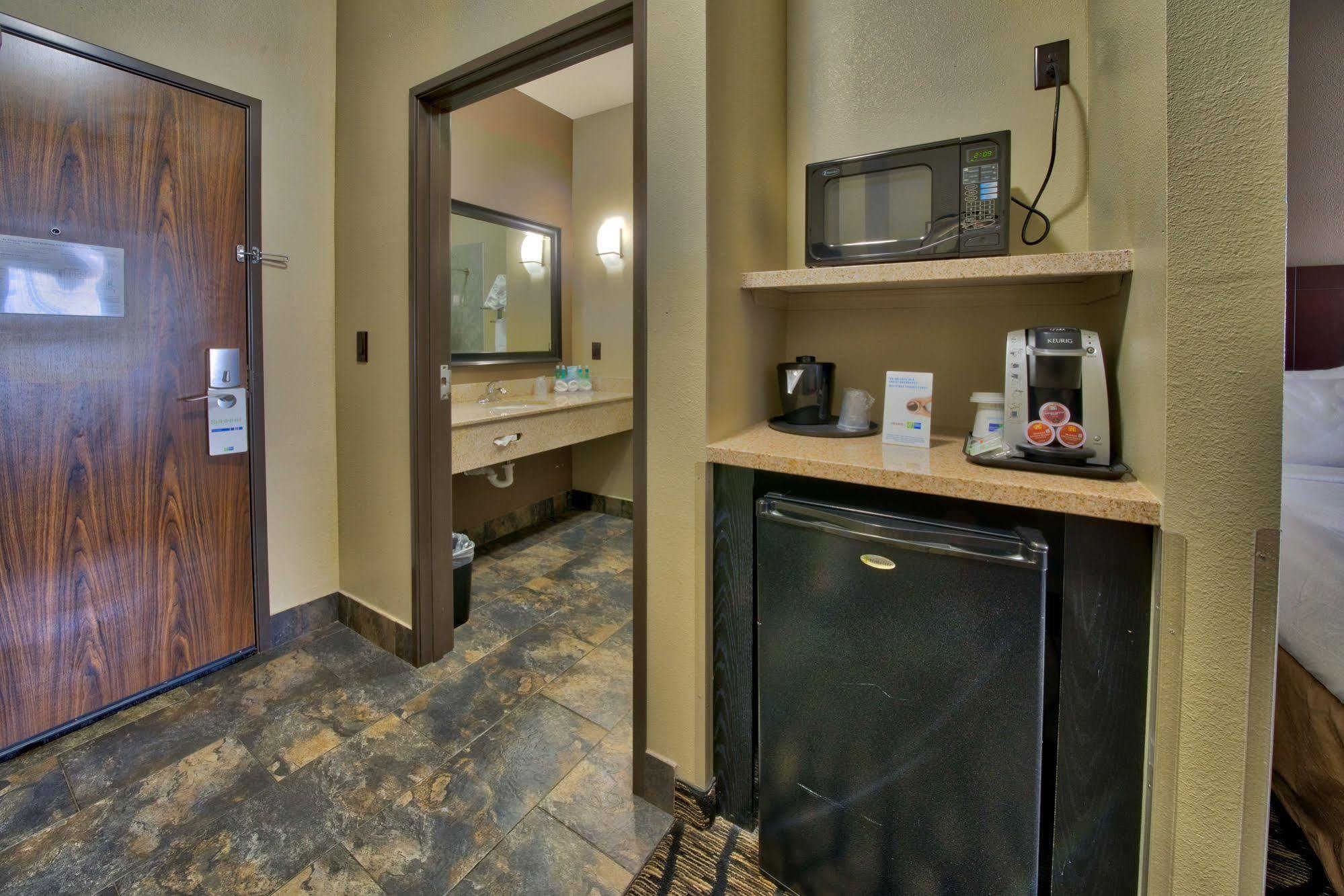 Holiday Inn Express And Suites Lubbock South By Ihg Buitenkant foto
